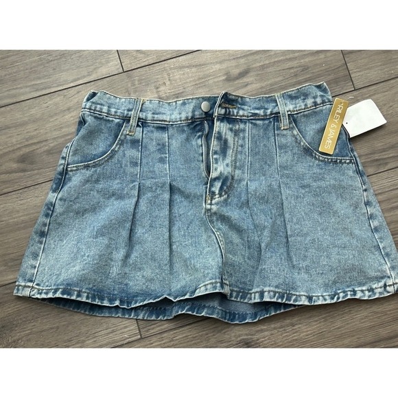 NWT Pleated Denim Mini Skirt Y2K Skater Tennis Light Wash Size Large Riley James - Picture 3 of 6